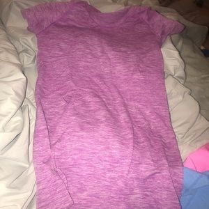 Super cute and comfy Lululemon tee.